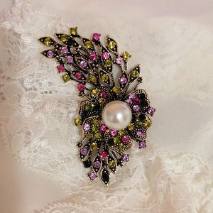 Luxury Brooch Vintage Crystal (Rhinestones)
